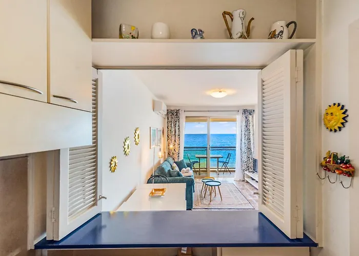 'le Berkeley' Vue Mer, Centre, Parking * Menton